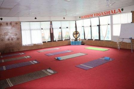 hariom-yogashala-yoga-hall