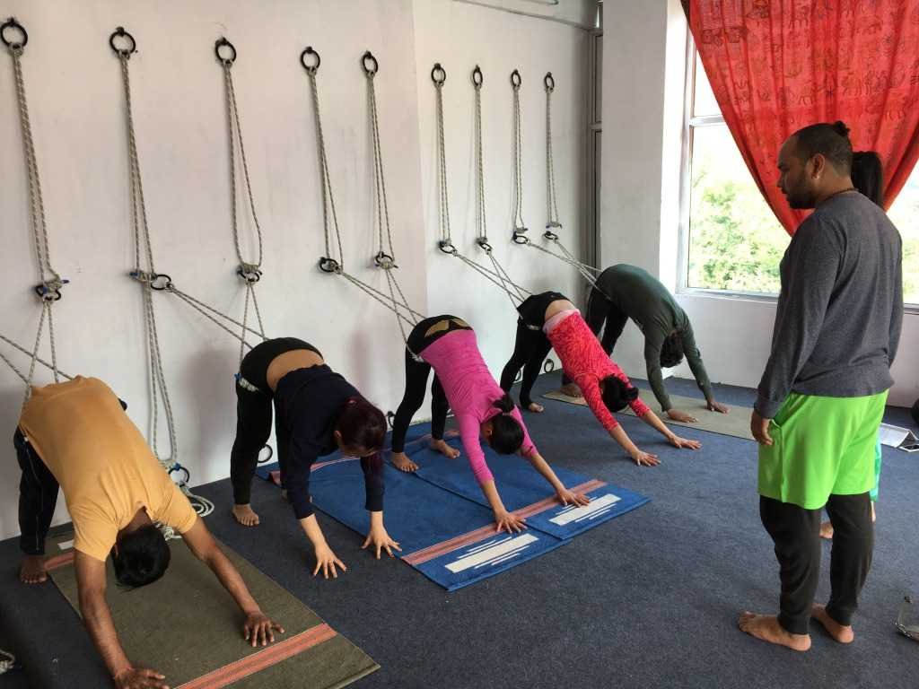 yoga-retreats-in-the-himalayas